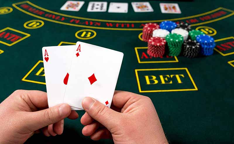 Triple Card Poker कैसीनो के खेल