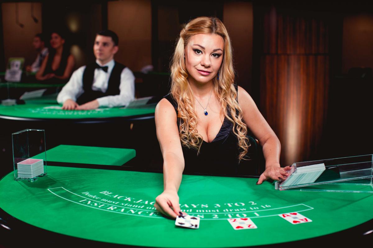Triple Card Poker ऑनलाइन तीन पत्ती रियल मनी