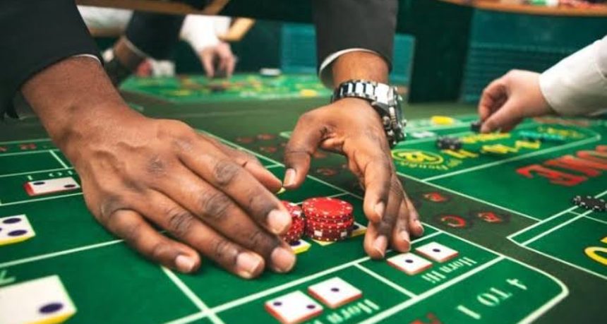 2 Hand Casino Hold'em खेल कैसीनो